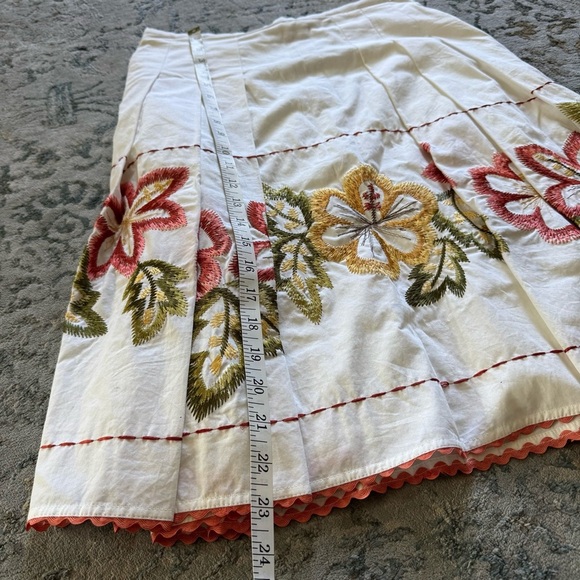 Sunny Leigh Vintage Embroidered Floral Skirt – Size 4P - Picture 12 of 12